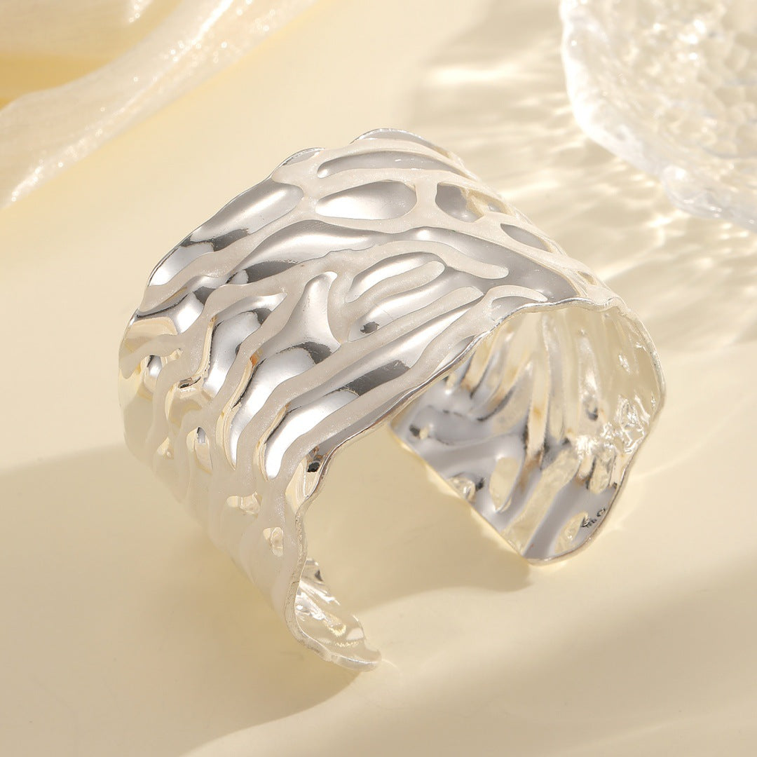 Women Open Bangle with Artistic Wave Pattern Symbol Fashion