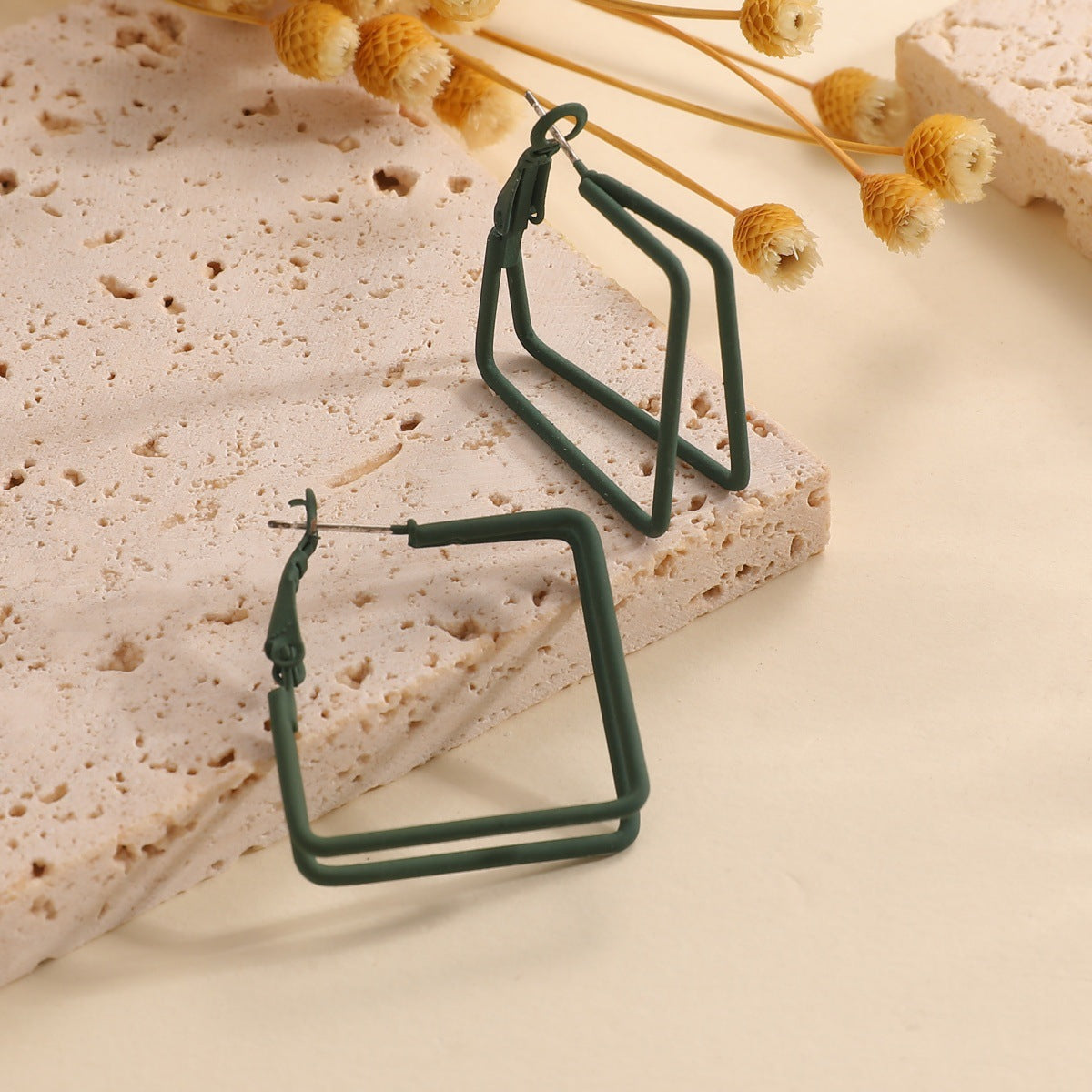 Women Geometric Earrings made of high-quality metal Symbol Fashion