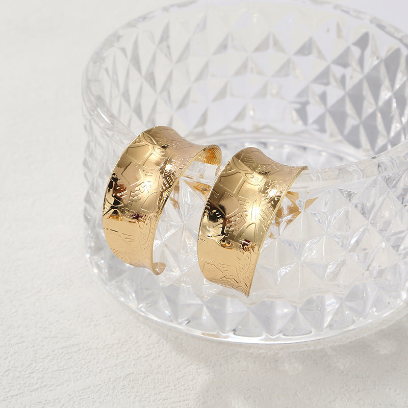Women's hoops with elegant, modern design Symbol Fashion