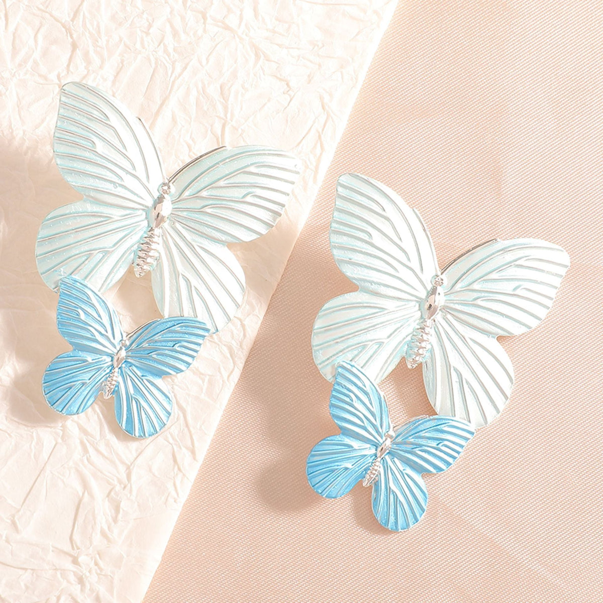 Ladies' brooches in elegant butterfly design Symbol Fashion