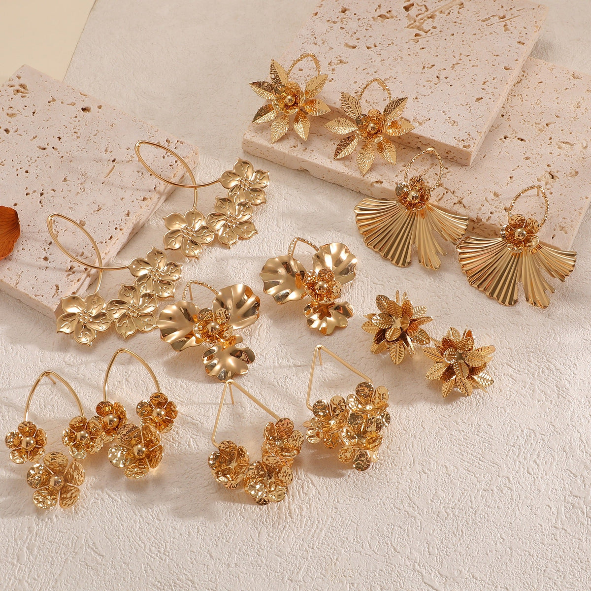 Women's hair clips in luxurious leaf design Symbol Fashion