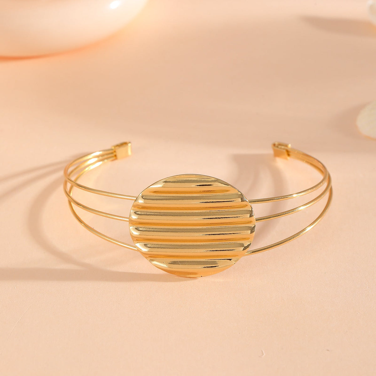 Women's bracelet with intricate bow design Symbol Fashion