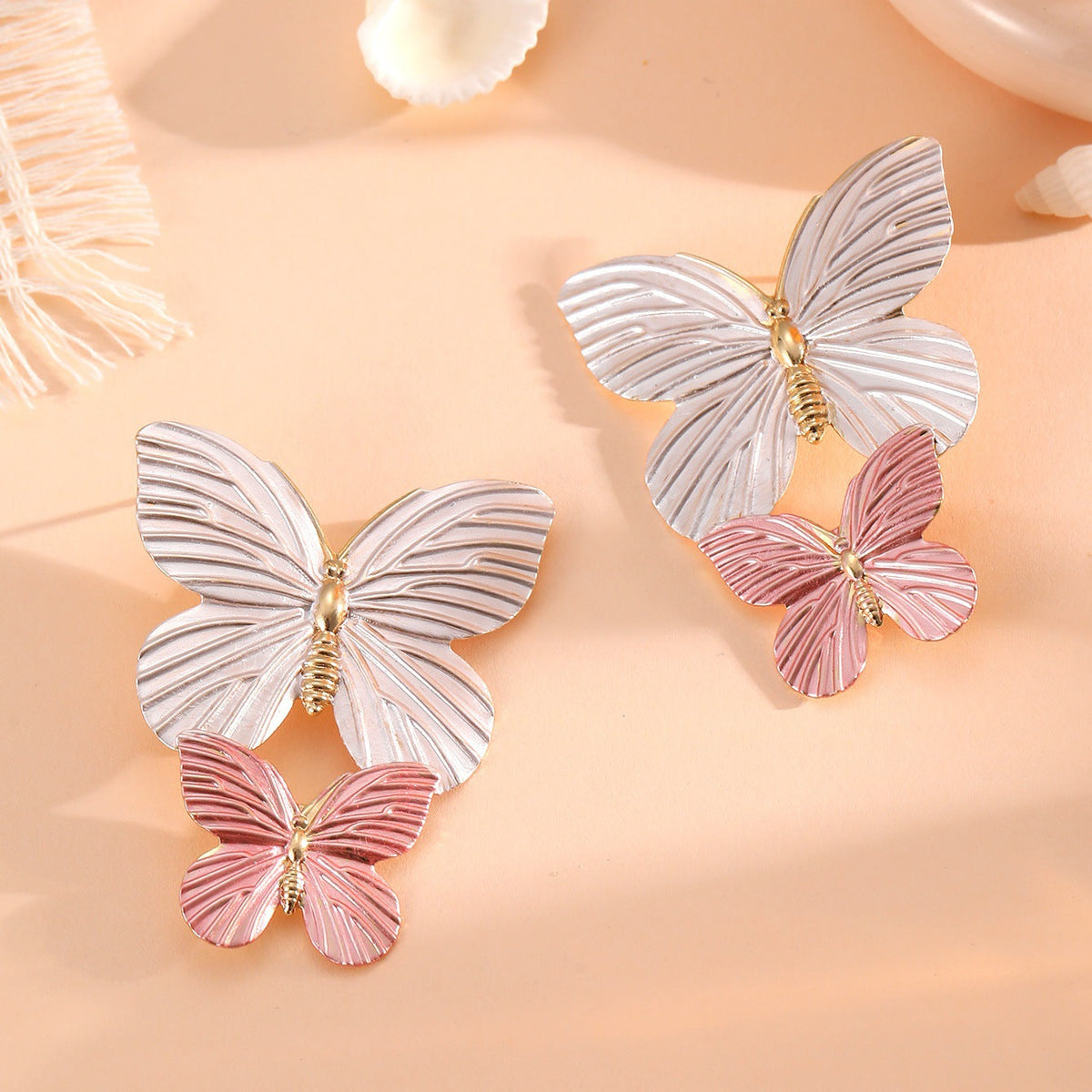 Ladies' brooches in elegant butterfly design Symbol Fashion