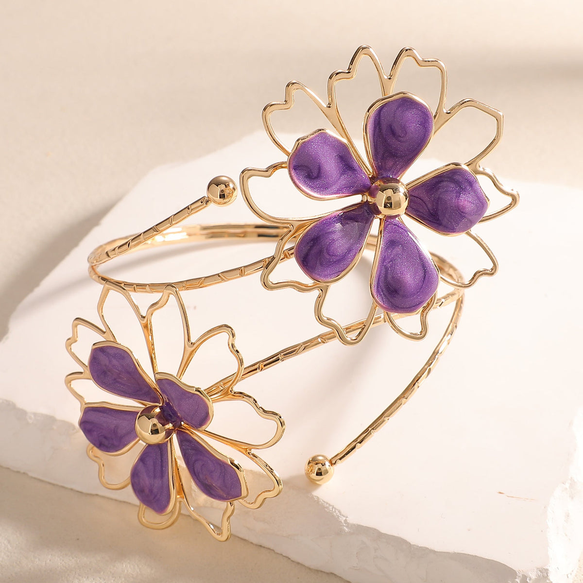 Ladies bracelet with artistic flower design Symbol Fashion