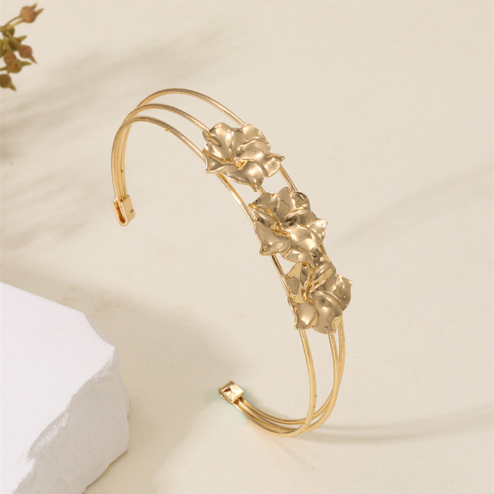 Women's cuff bracelet with artistic leaf motif Symbol Fashion