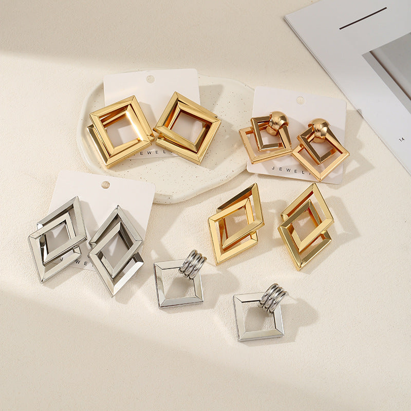 Women's Hanging Earrings with Square Design and Glossy Surface Symbol Fashion