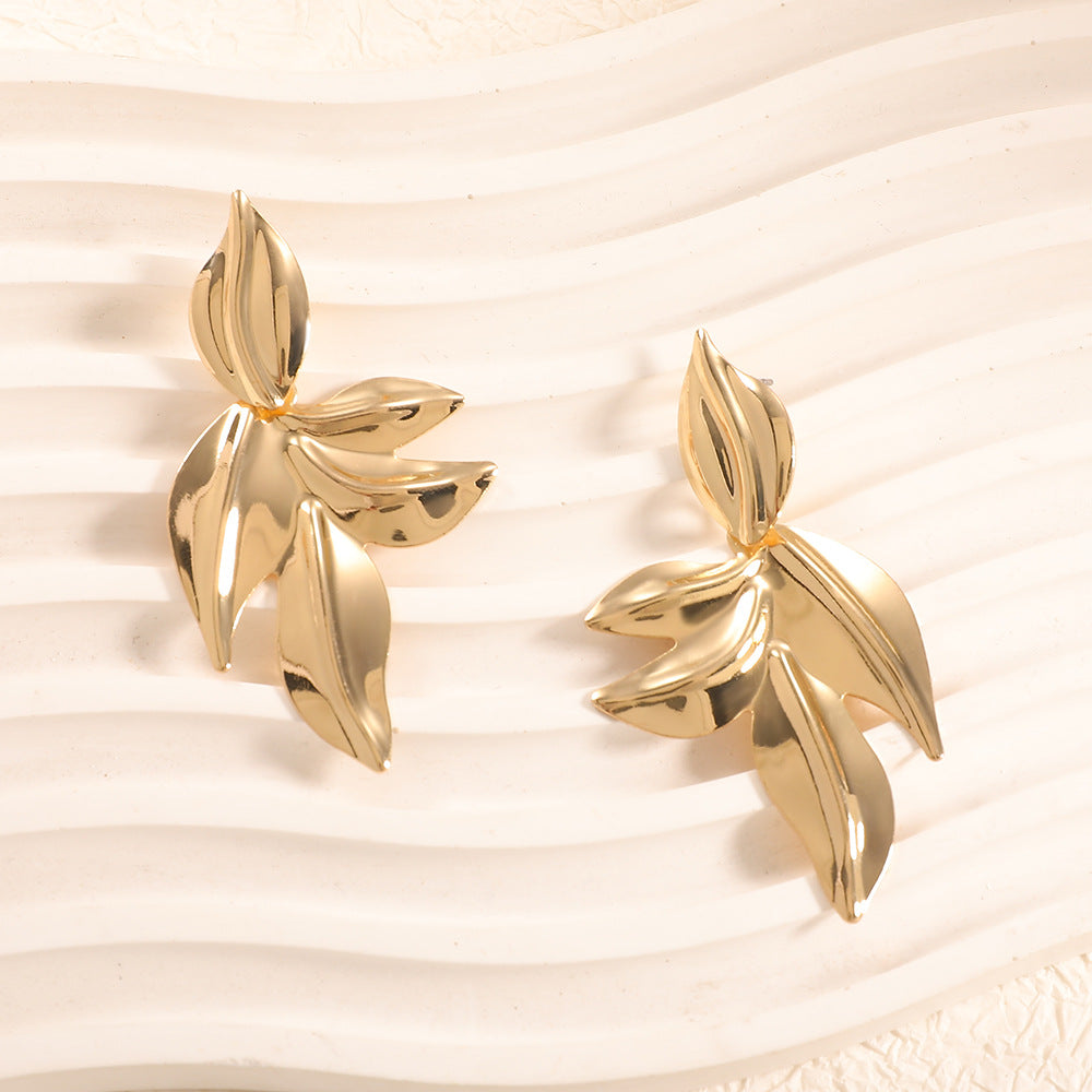 Women’s earrings with elegant leaf design Symbol Fashion