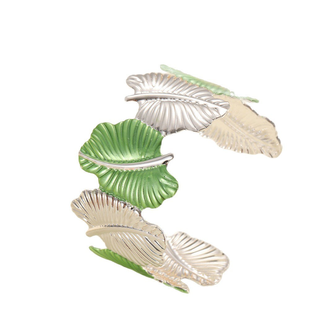 Women’s bracelet with elaborate leaf design Symbol Fashion