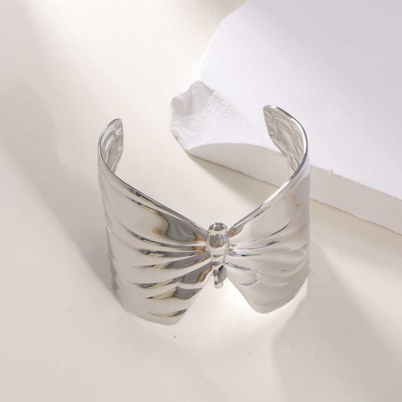 Women's Open Bangle with Elegant Wave Design Symbol Fashion
