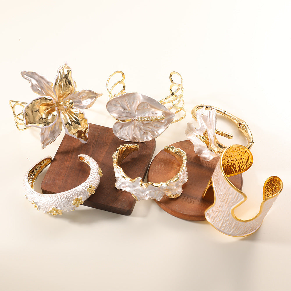 Women's bracelet with intricate flower design Symbol Fashion