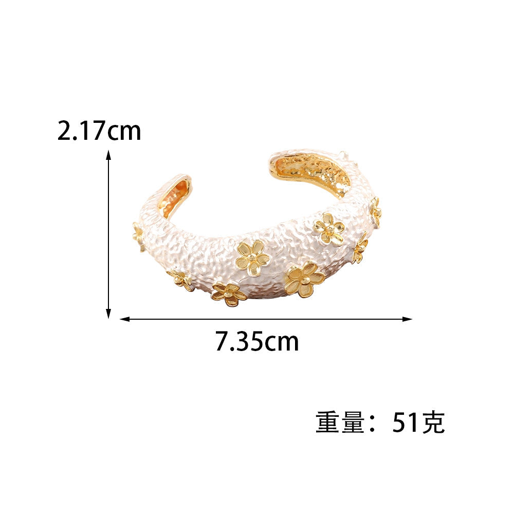 Women's bracelet with intricate flower design Symbol Fashion