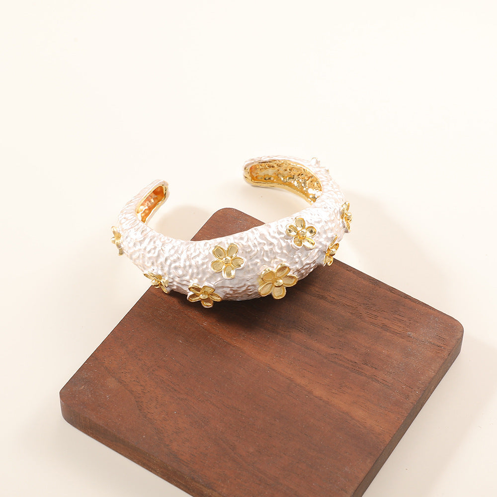 Women's bracelet with intricate flower design Symbol Fashion
