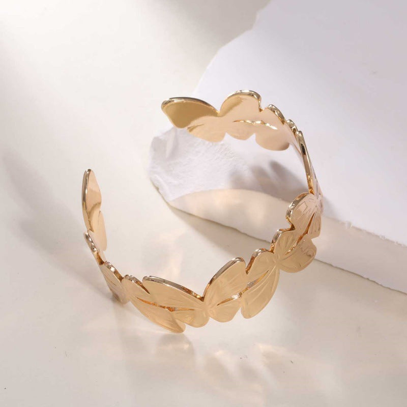 Women's Open Bangle with Elegant Wave Design Symbol Fashion