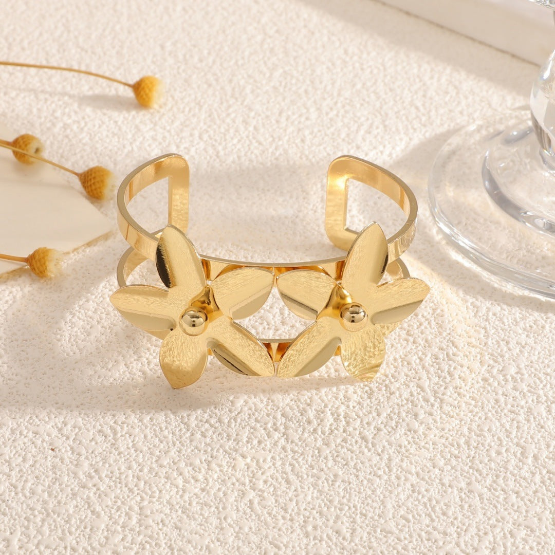 Women's cuff bracelet with floral design Symbol Fashion