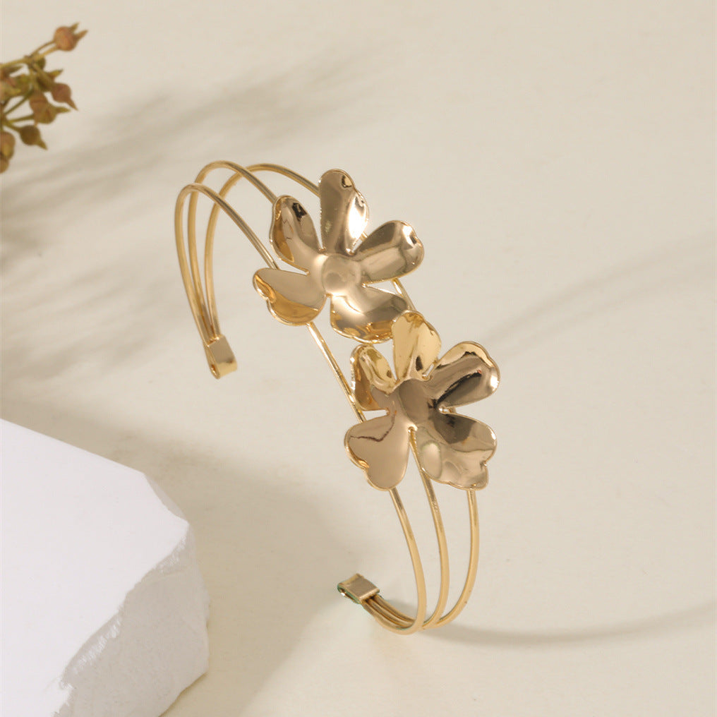 Women's cuff bracelet with artistic leaf motif Symbol Fashion