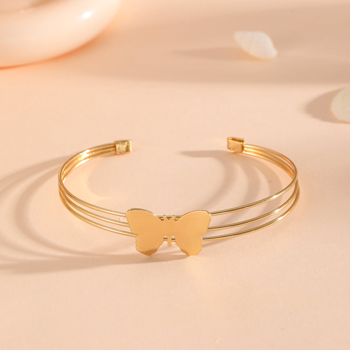 Women's bracelet with intricate bow design Symbol Fashion