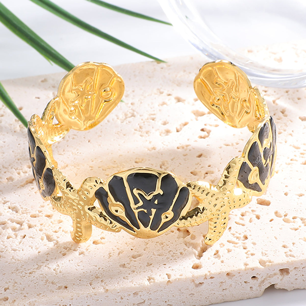 Ladies Elegant Wave-Shaped Bracelets Symbol Fashion