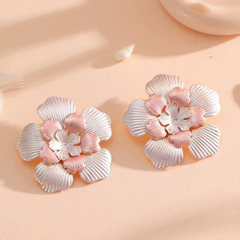 Ladies' flower earrings with intricate design and glossy accents Symbol Fashion
