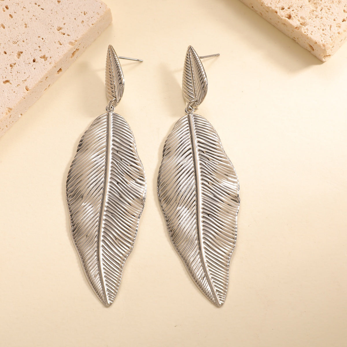 Women's Hanging Earrings in Elegant Leaf Design Symbol Fashion