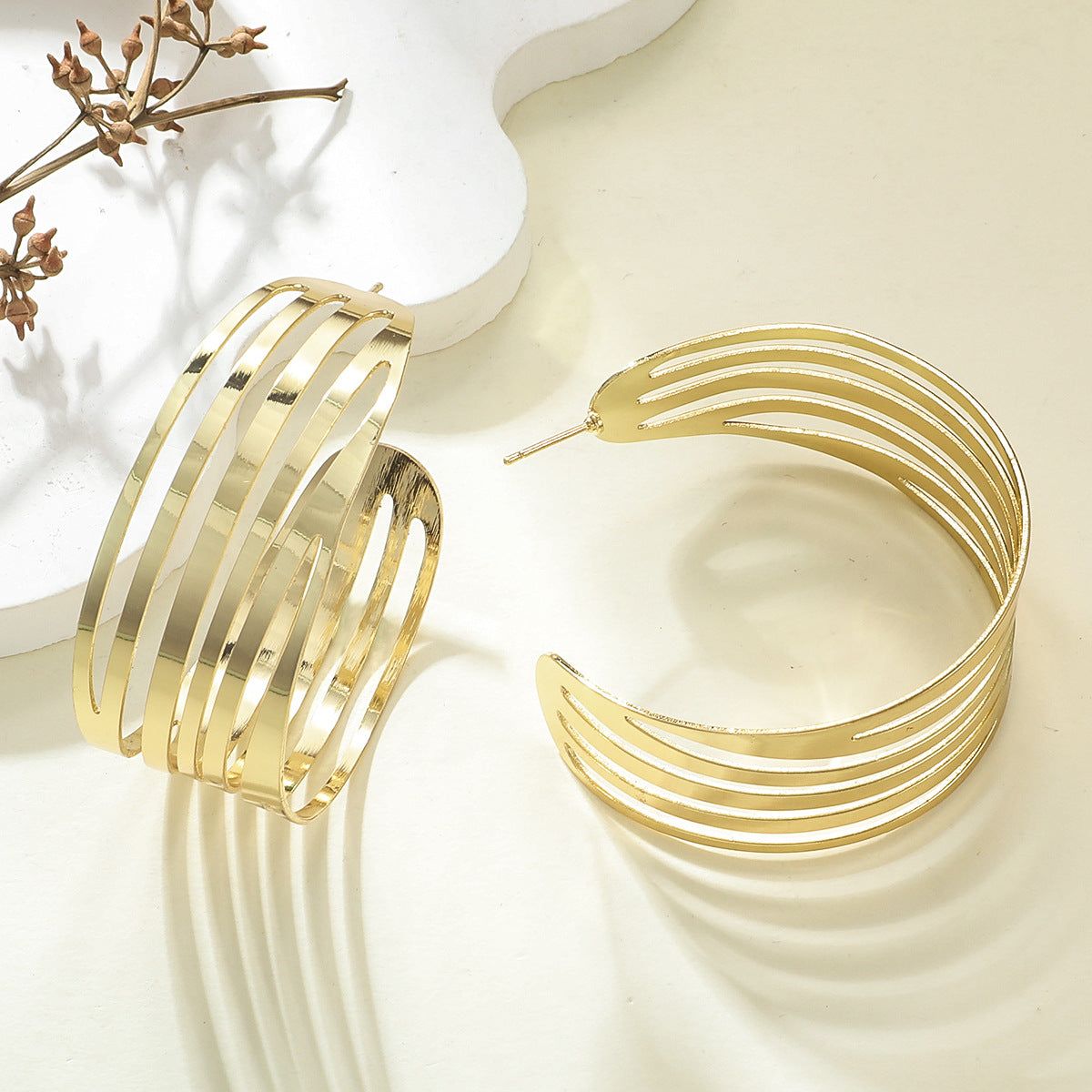 Women's Hanging Earrings in Elegant Wave Pattern Symbol Fashion