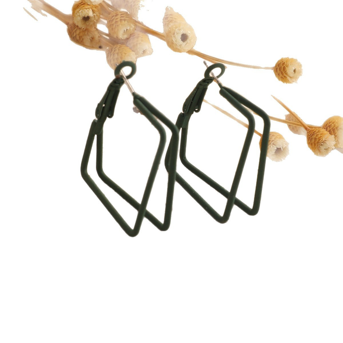 Women Geometric Earrings made of high-quality metal Symbol Fashion