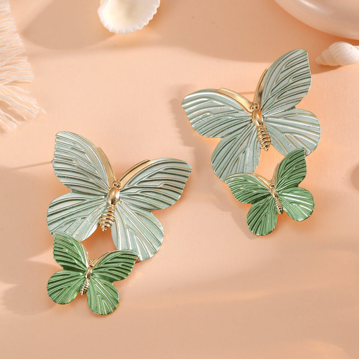 Ladies' brooches in elegant butterfly design Symbol Fashion