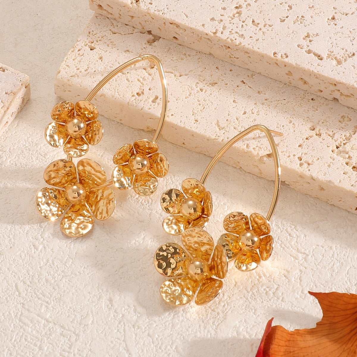Women's hair clips in luxurious leaf design Symbol Fashion