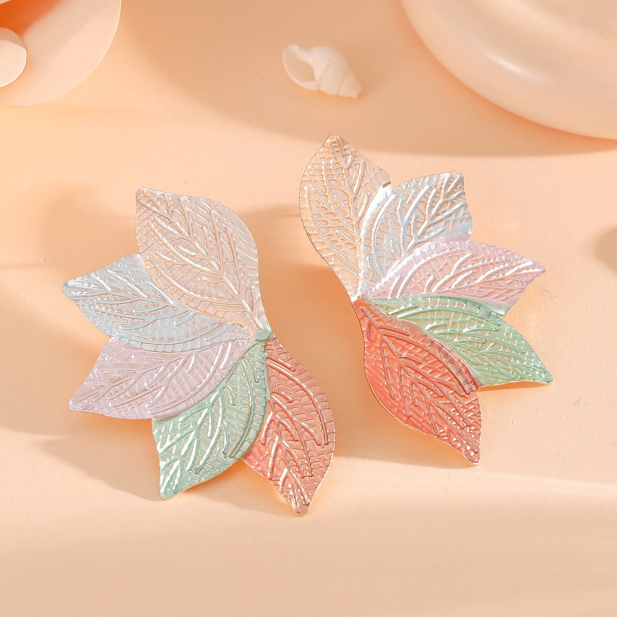 Women’s hair accessory with elaborate leaf design Symbol Fashion
