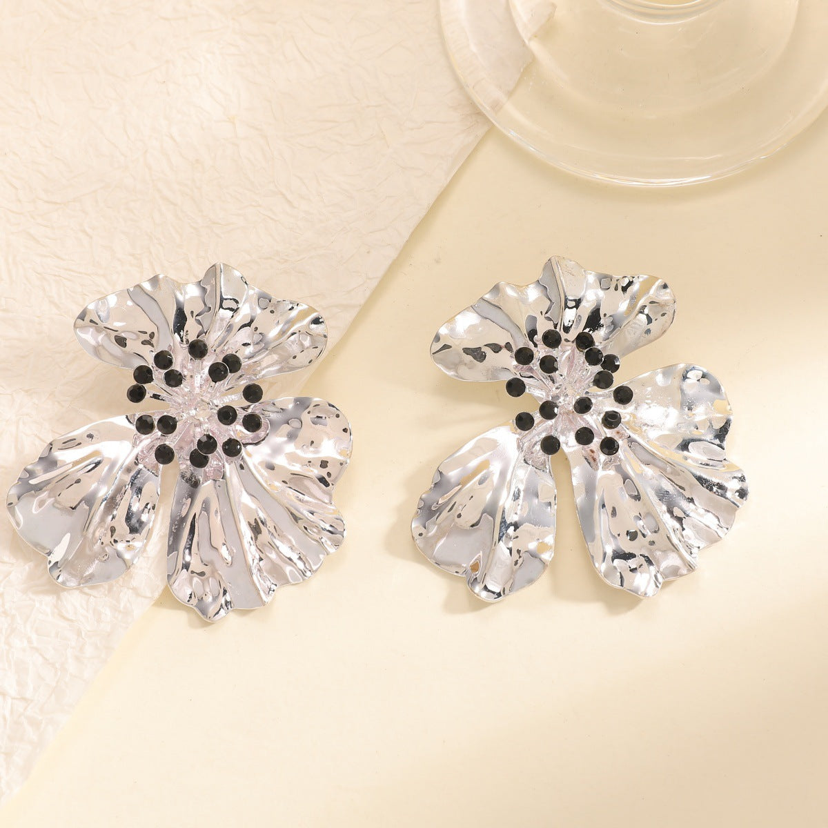 Women’s metal flower earrings with sparkling red accents Symbol Fashion