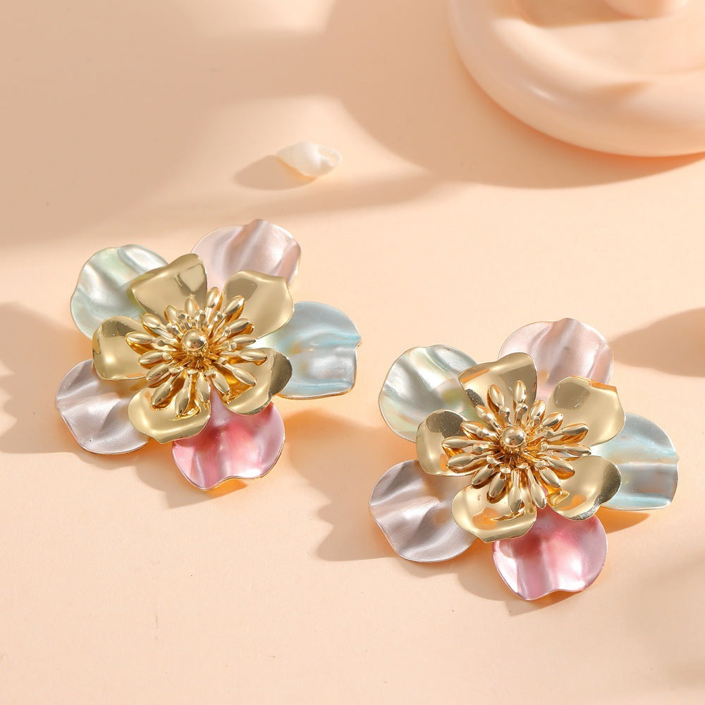 Women's hair clips in playful flower design Symbol Fashion